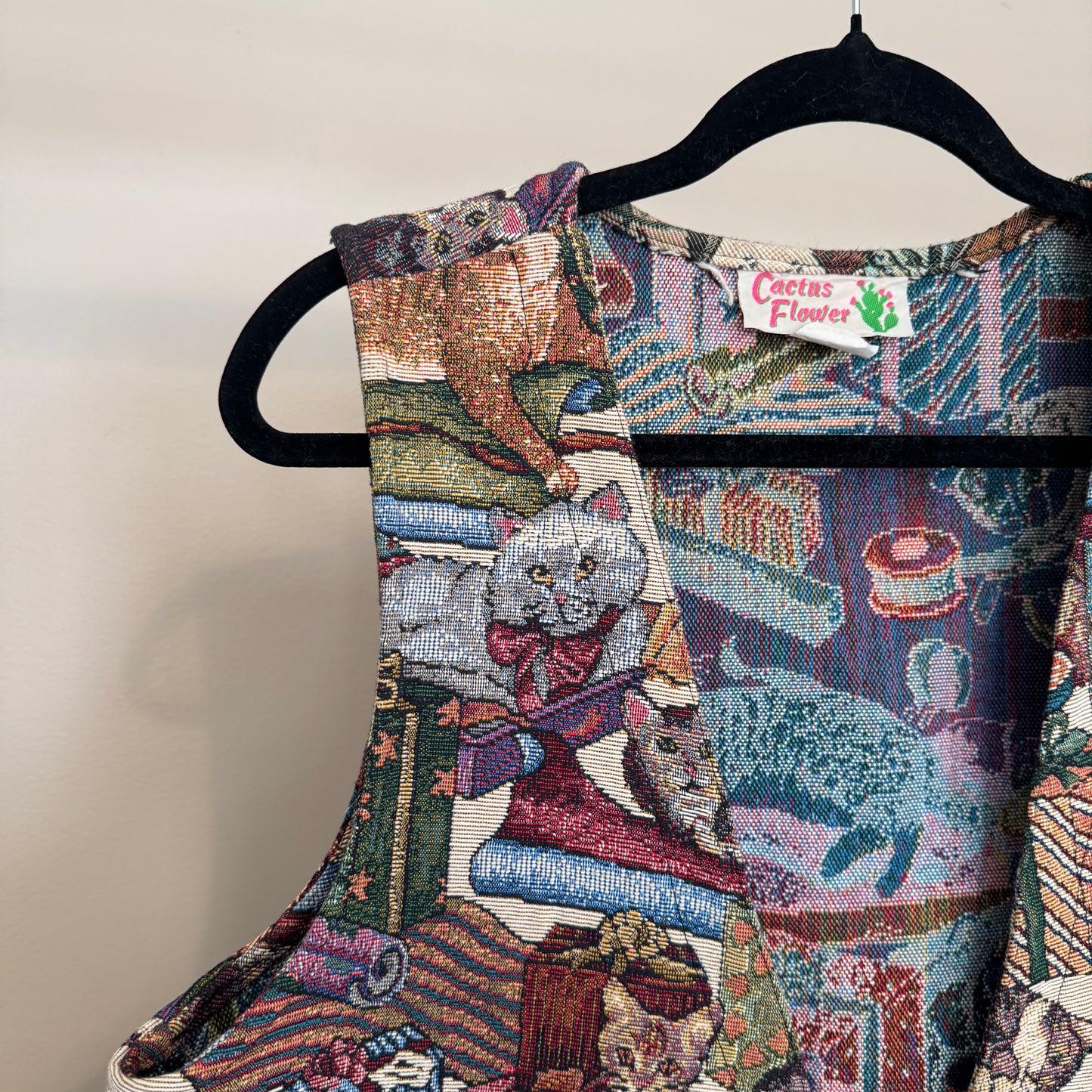 Vintage AOP Kitty Christmas Tapestry Vest (L)