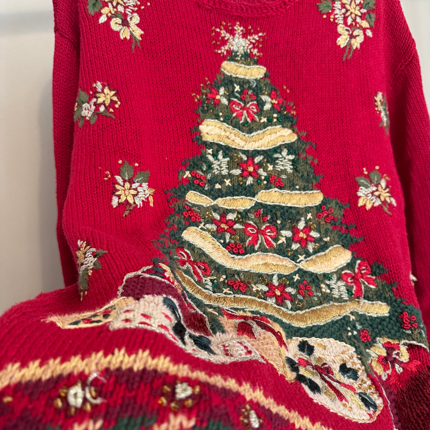 2002 Tiara Christmas Tree & Gifts Red Sweater