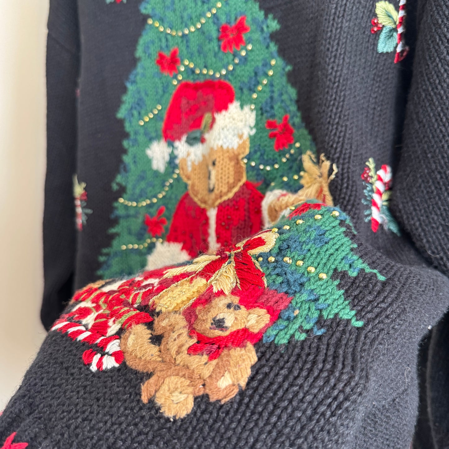 2002 Tiara international Teddy Bear Christmas Sweater (L)