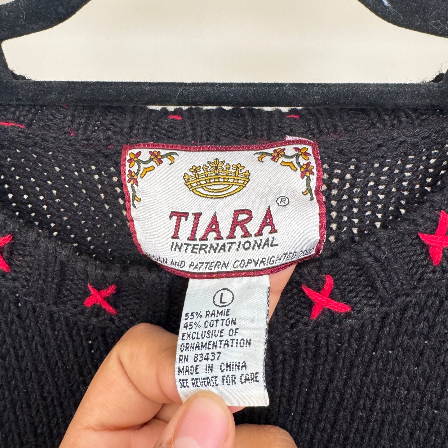 2002 Tiara international Teddy Bear Christmas Sweater (L)